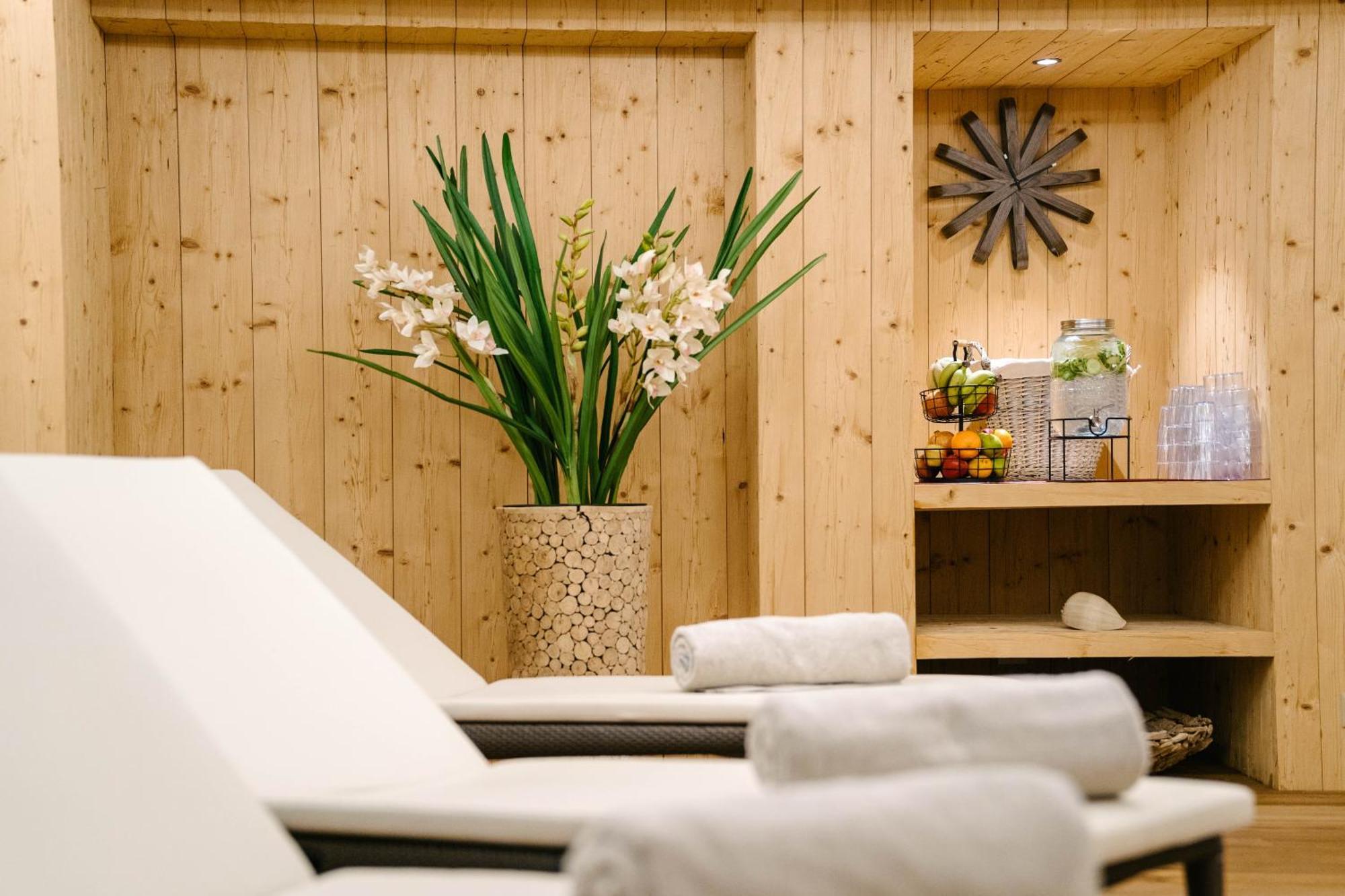 Seven Alpina Boutique Hotel Klosters Exterior photo